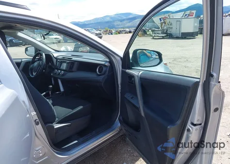 2016 Toyota Rav4 Le z USA, uszkodzony, nr VIN 2T3BFREV1GW530323